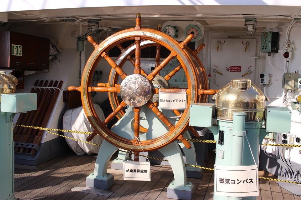 海王丸　船尾の操舵輪