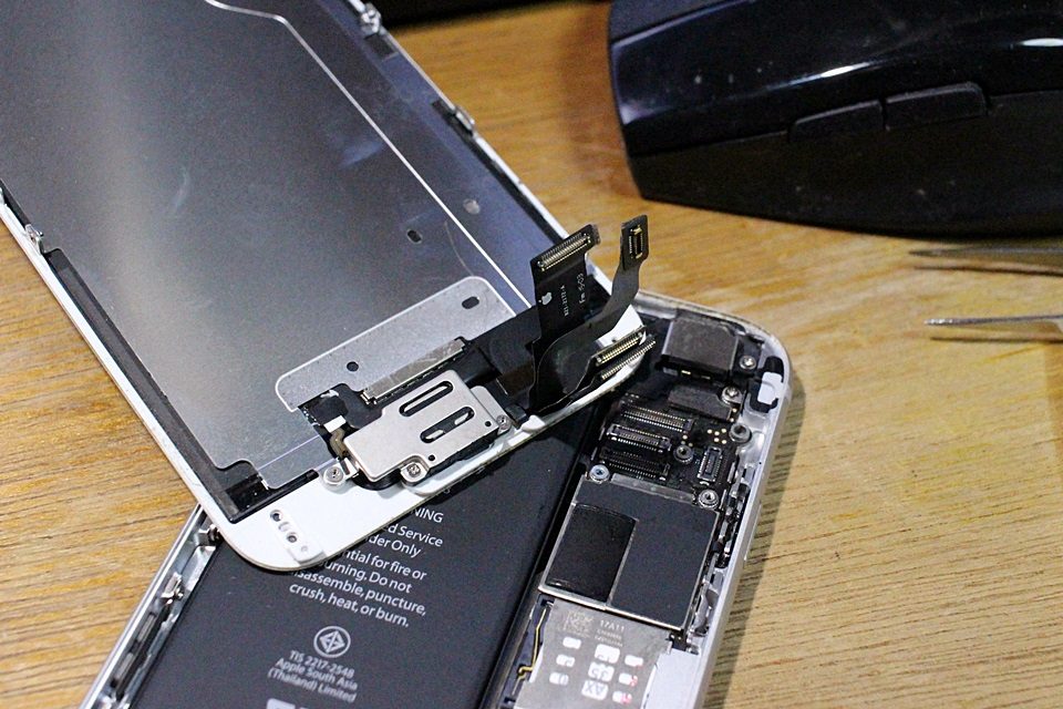 iPhone6　外装ケース分離